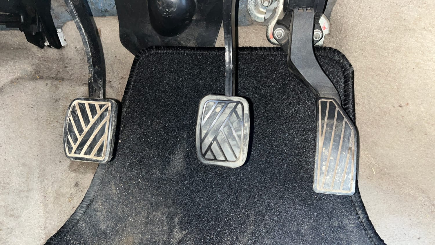 Used 2014 Maruti Suzuki Ertiga Vxi Petrol Manual interior PEDALS VIEW