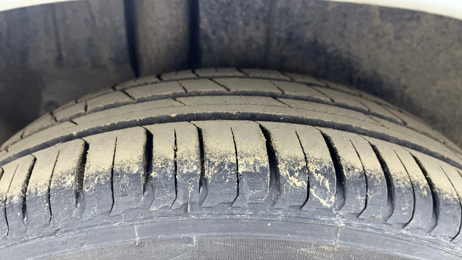 Used 2014 Maruti Suzuki Ertiga Vxi Petrol Manual tyres RIGHT REAR TYRE TREAD VIEW