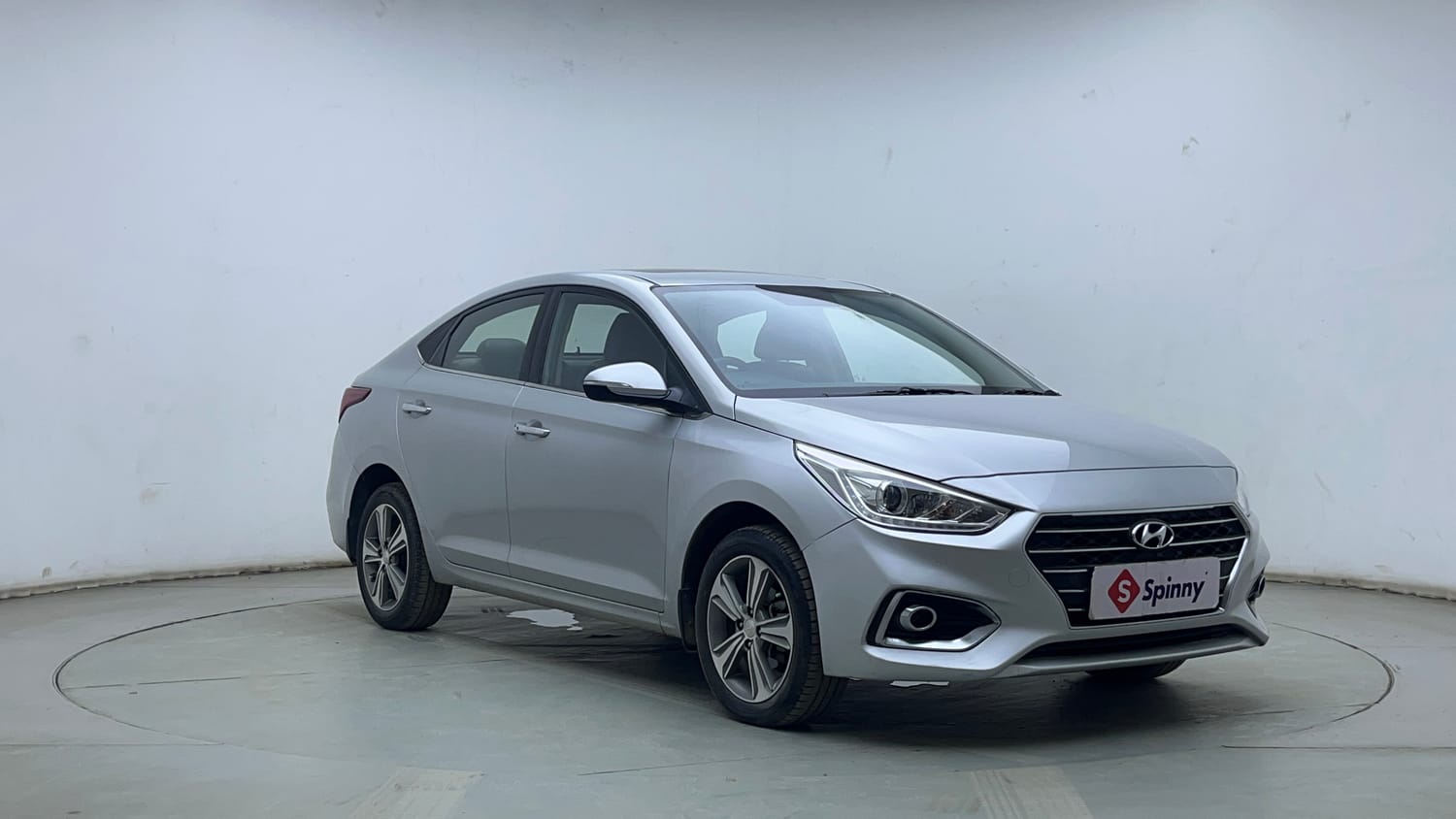 Used 2017 Hyundai Verna SX (O) 1.6 VTVT AT Petrol Automatic exterior RIGHT FRONT CORNER VIEW