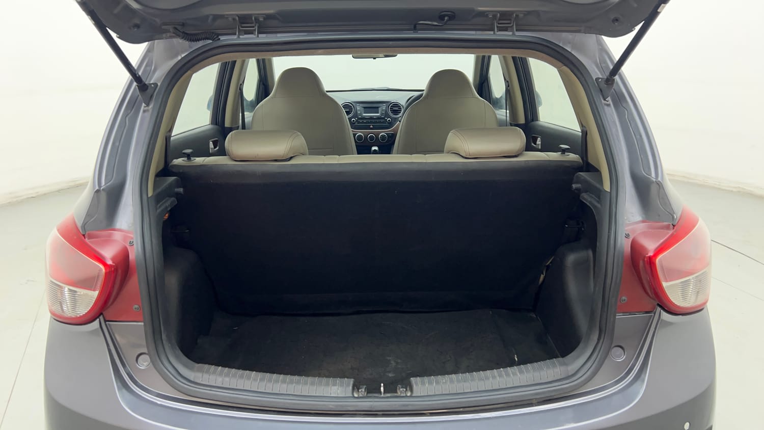 Used 2016 Hyundai Grand i10 Asta AT 1.2 Kappa VTVT (O) Petrol Automatic interior DICKY INSIDE VIEW