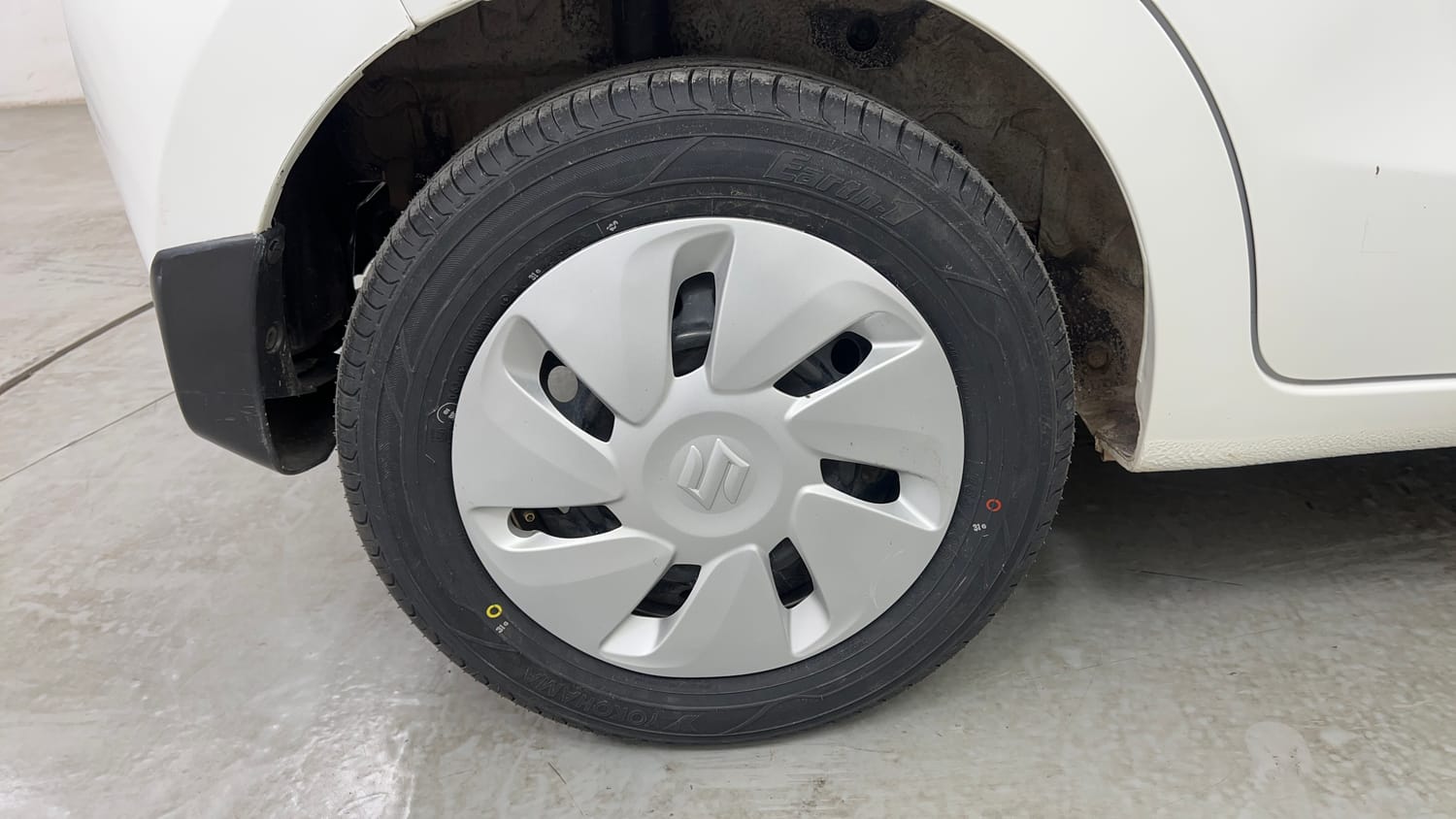 Used 2016 Maruti Suzuki Celerio VXi CNG Cng Manual tyres RIGHT REAR TYRE RIM VIEW