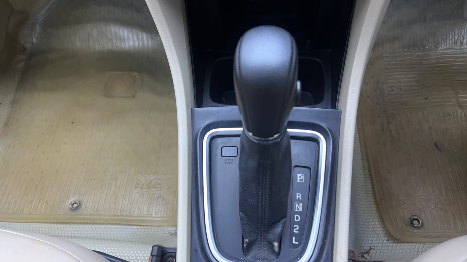 Used 2017 Maruti Suzuki Ciaz Alpha 1.4 AT Petrol Automatic interior GEAR  KNOB VIEW