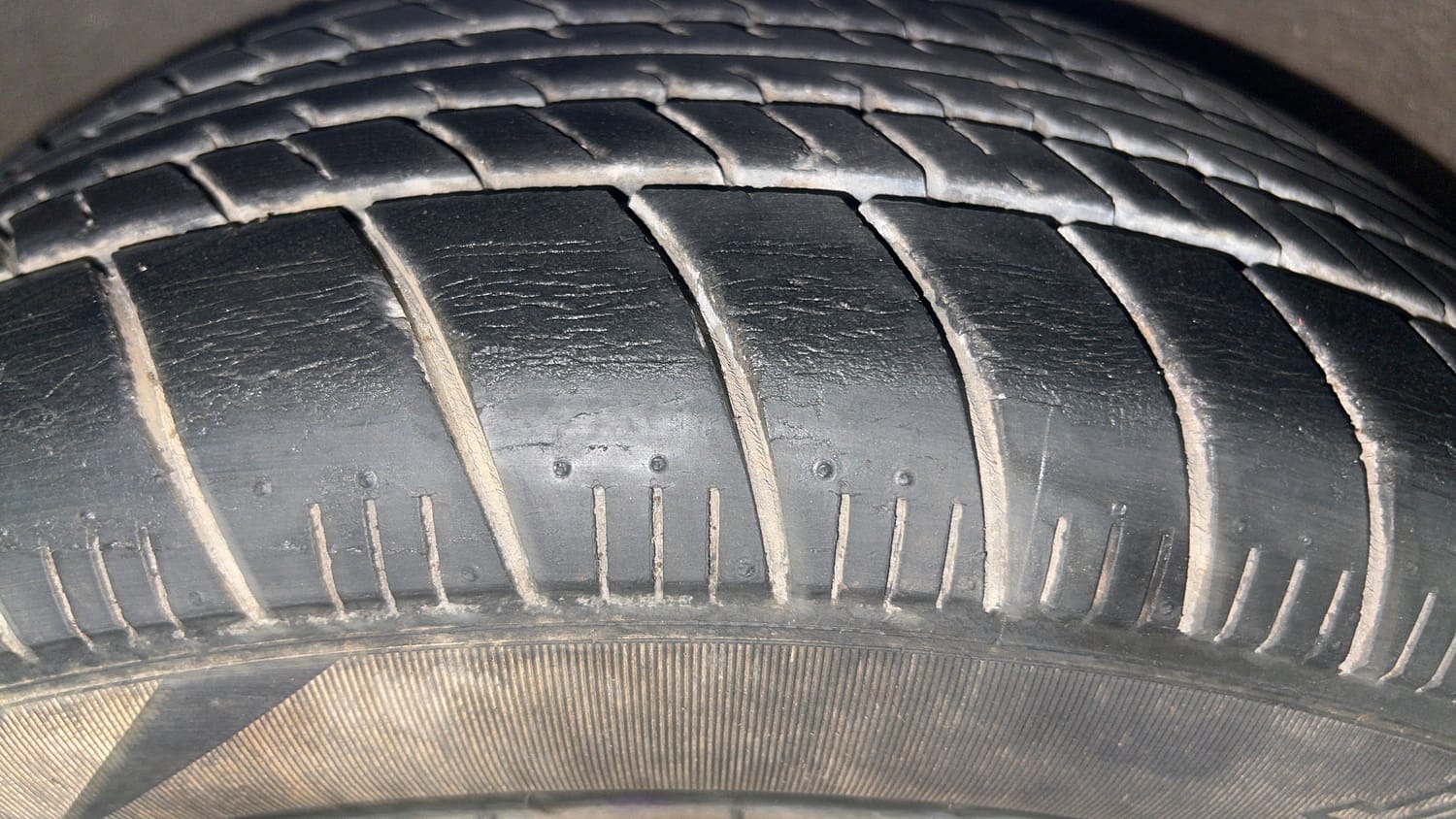 Used 2018 Nissan Sunny XV CVT Petrol Automatic tyres RIGHT REAR TYRE TREAD VIEW