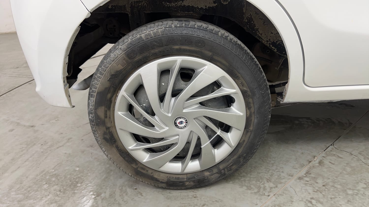 Used 2016 Maruti Suzuki Alto K10 VXi AMT Petrol Automatic tyres RIGHT REAR TYRE RIM VIEW