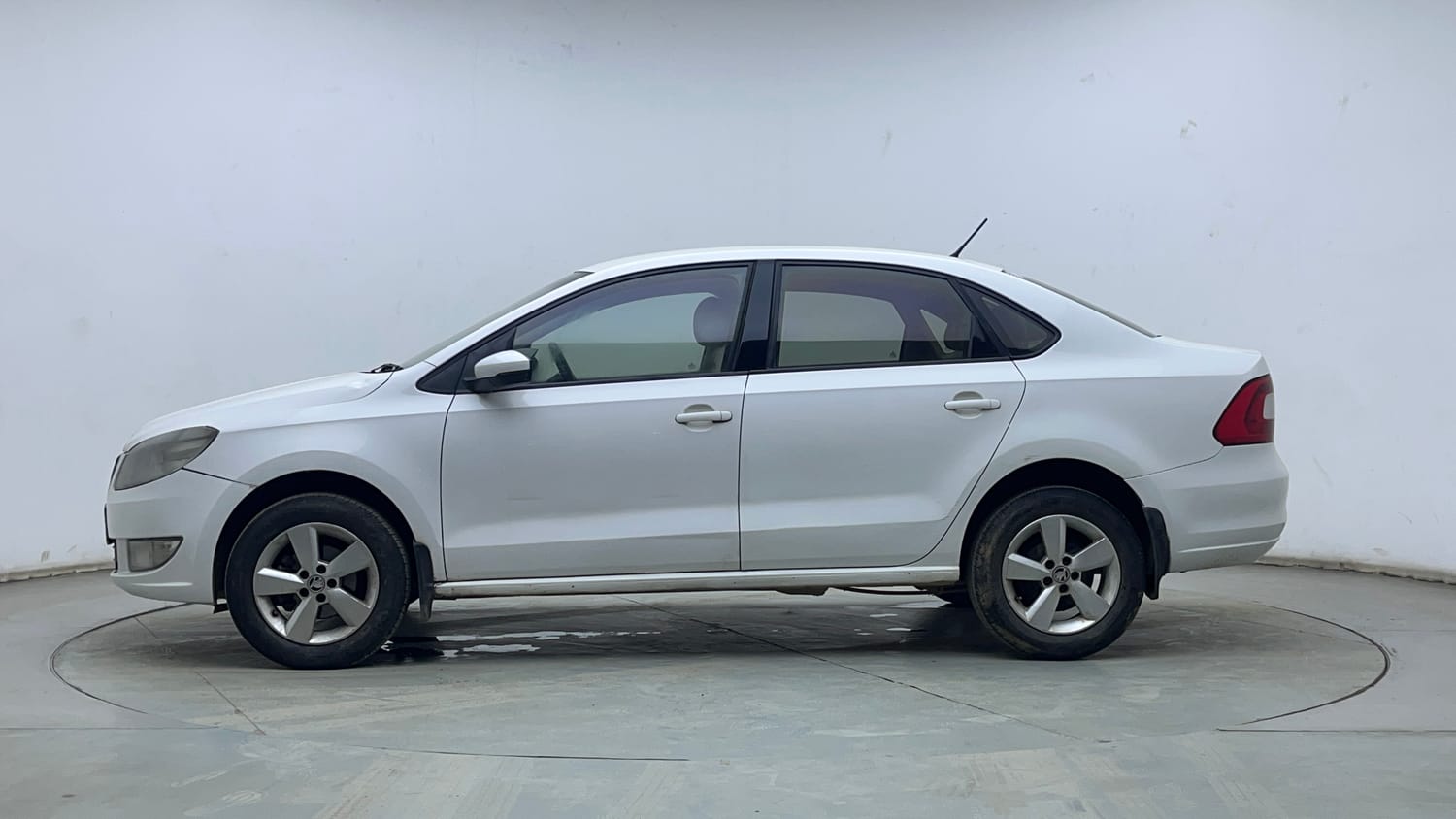 Used 2016 Skoda Rapid 1.5 TDI CR Style Plus AT Diesel Automatic exterior LEFT SIDE VIEW