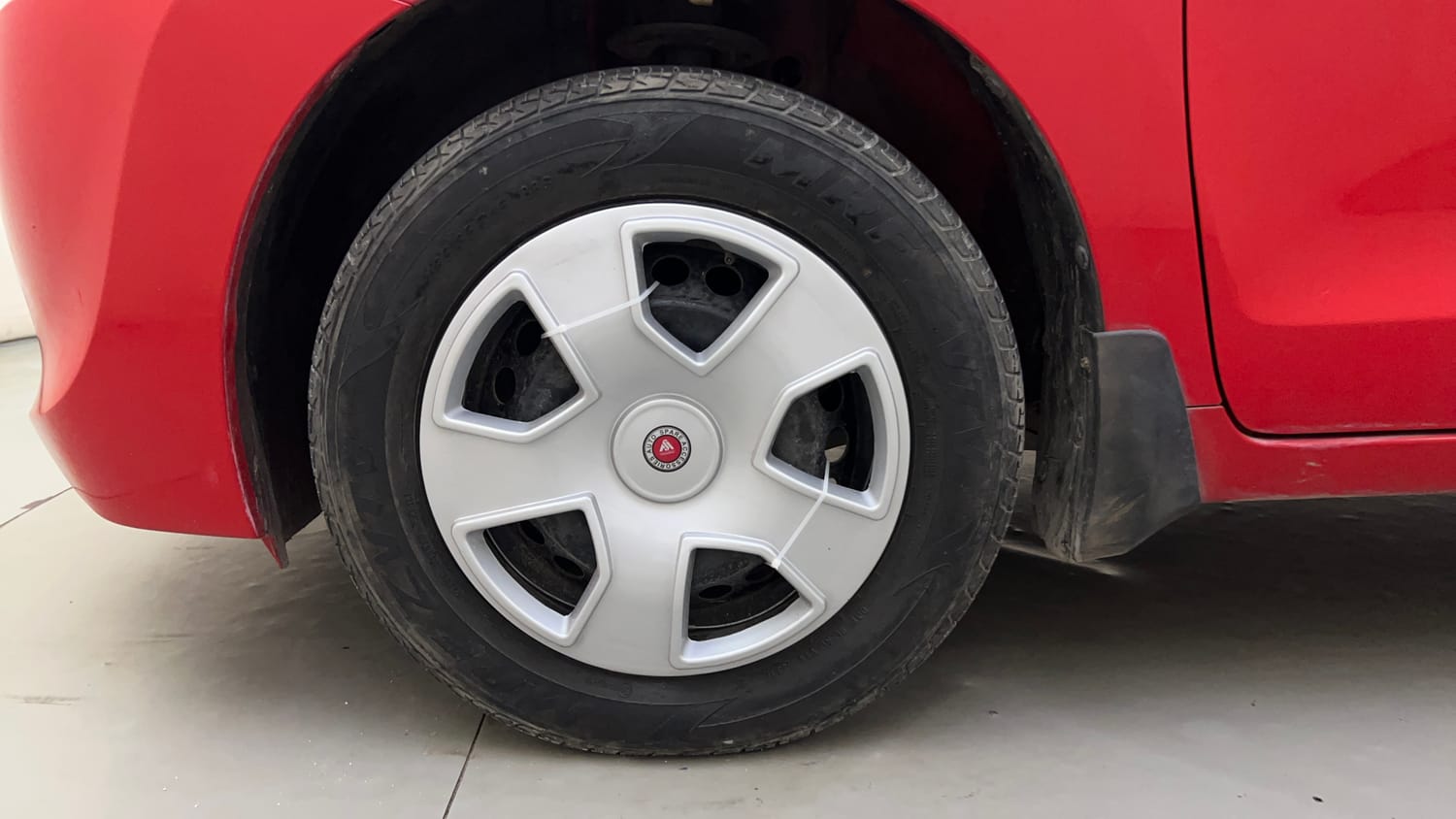 Used 2018 Maruti Suzuki Baleno Delta 1.2 AT Petrol Automatic tyres LEFT FRONT TYRE RIM VIEW