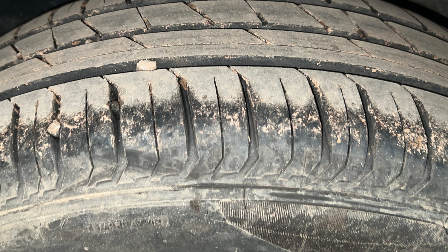 Used 2023 Tata Punch Adventure Rhythm Pack MT Petrol Manual tyres RIGHT REAR TYRE TREAD VIEW
