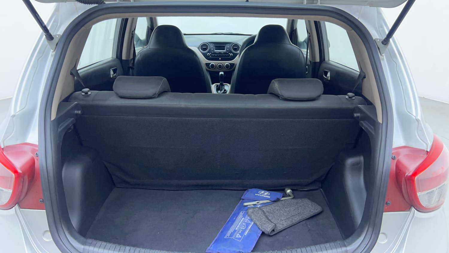Used 2015 Hyundai Grand i10 Asta AT 1.2 Kappa VTVT Petrol Automatic interior DICKY INSIDE VIEW