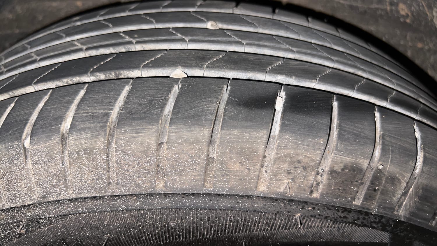 Used 2017 Hyundai Elite i20 Magna Executive 1.2 Petrol Manual tyres RIGHT REAR TYRE TREAD VIEW