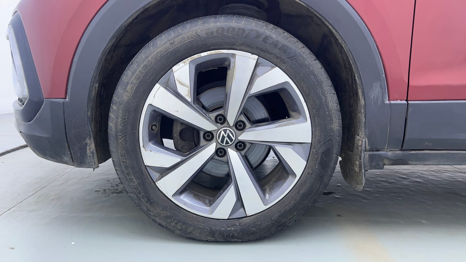 Used 2022 Volkswagen Taigun Topline 1.0 TSI AT Petrol Automatic tyres LEFT FRONT TYRE RIM VIEW
