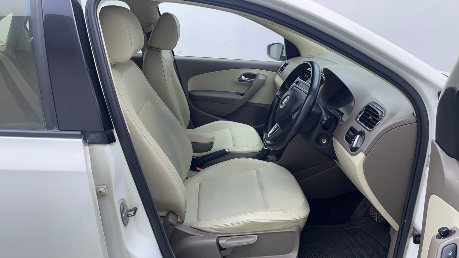 Used 2016 Skoda Rapid 1.5 TDI CR Style Plus AT Diesel Automatic interior RIGHT SIDE FRONT DOOR CABIN VIEW