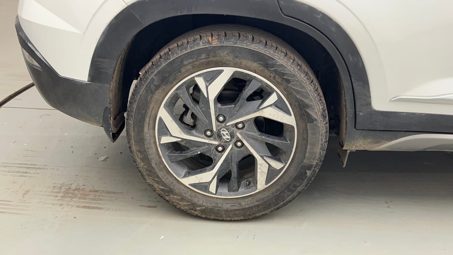 Used 2022 Hyundai Creta SX (O) 1.5 Petrol IVT Petrol Automatic tyres RIGHT REAR TYRE RIM VIEW