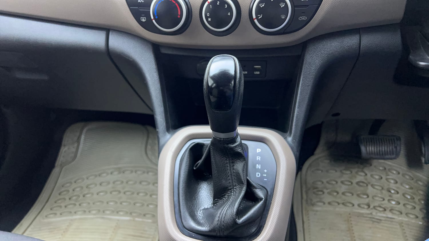Used 2015 Hyundai Grand i10 Asta AT 1.2 Kappa VTVT Petrol Automatic interior GEAR  KNOB VIEW