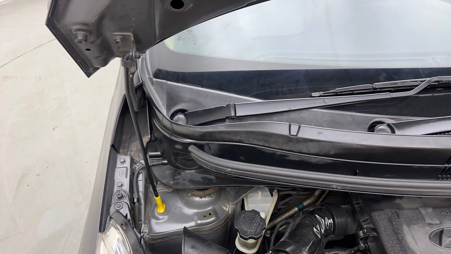 Used 2016 Hyundai Grand i10 Asta AT 1.2 Kappa VTVT (O) Petrol Automatic engine ENGINE RIGHT SIDE HINGE & APRON VIEW