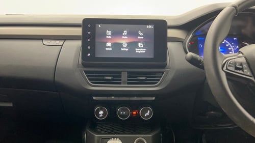 Used 2021 Renault Kiger RXZ 1.0 Turbo MT Petrol Manual interior MUSIC SYSTEM & AC CONTROL VIEW