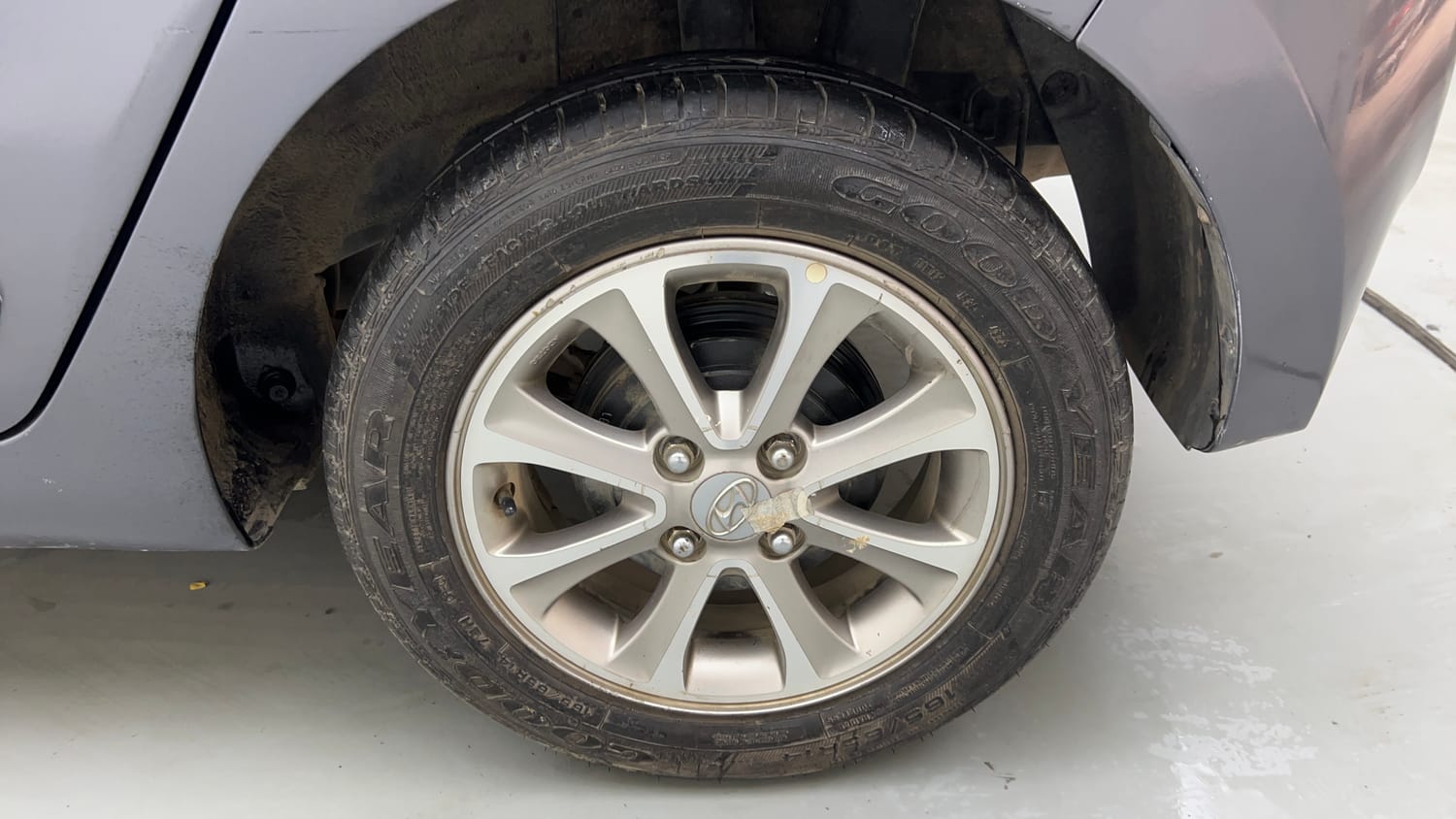 Used 2016 Hyundai Grand i10 Asta AT 1.2 Kappa VTVT (O) Petrol Automatic tyres LEFT REAR TYRE RIM VIEW