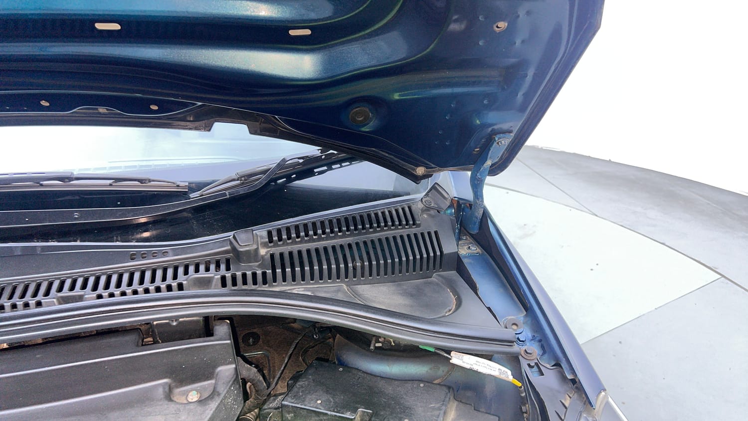 Used 2022 Tata Tigor EV XZ Plus Electric Automatic engine ENGINE LEFT SIDE HINGE & APRON VIEW