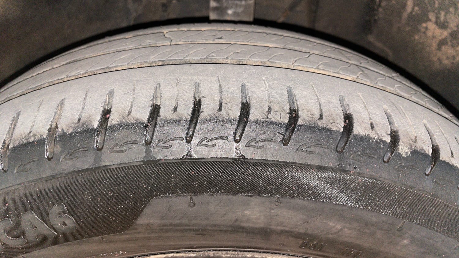 Used 2023 Tata Altroz XZ Plus Petrol Petrol Manual tyres LEFT FRONT TYRE TREAD VIEW