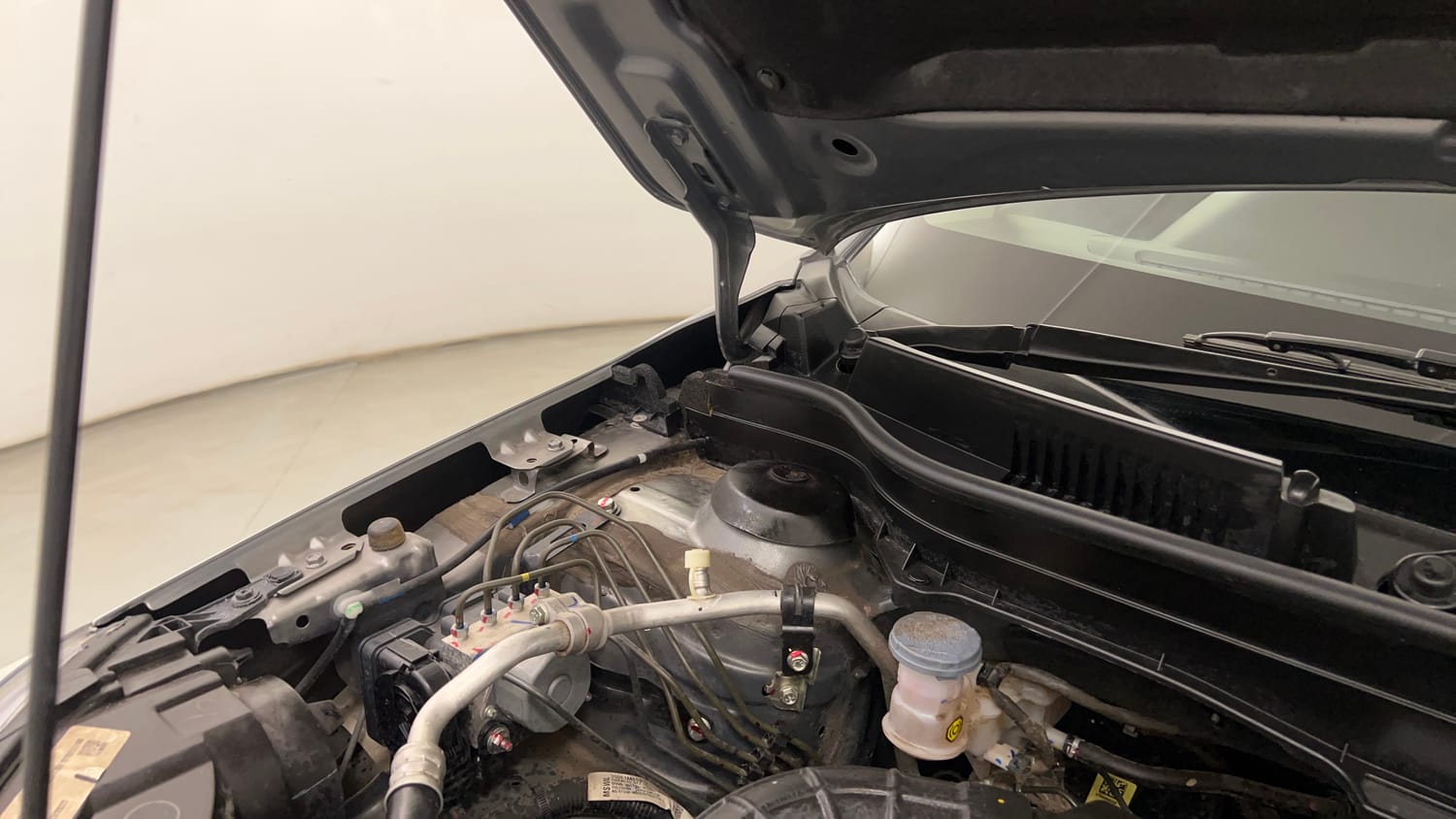 Used 2022 maruti-suzuki Vitara Brezza LXi Petrol Manual engine ENGINE RIGHT SIDE HINGE & APRON VIEW