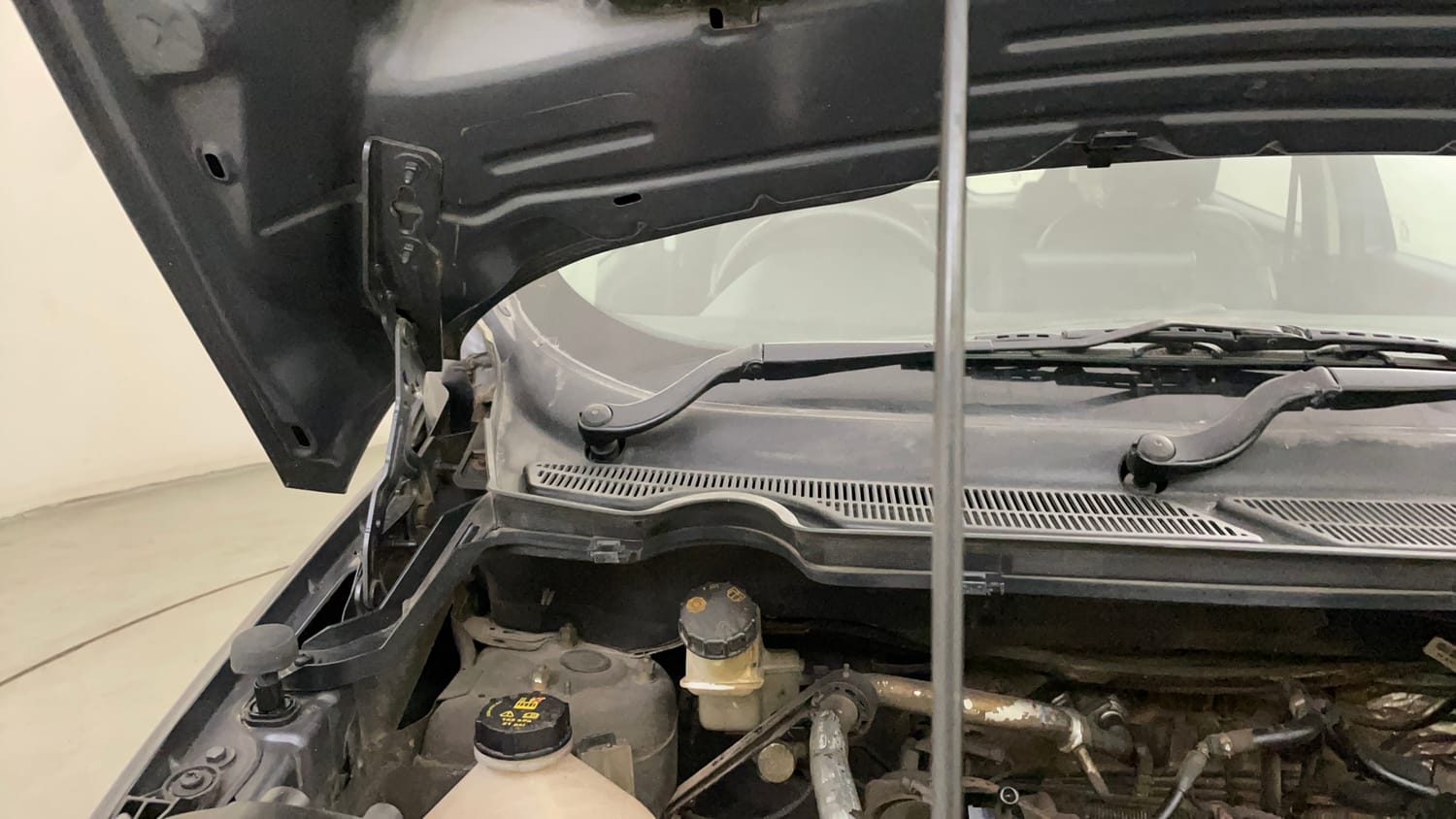 Used 2018 Ford EcoSport Titanium 1.5L TDCi Diesel Manual engine ENGINE RIGHT SIDE HINGE & APRON VIEW