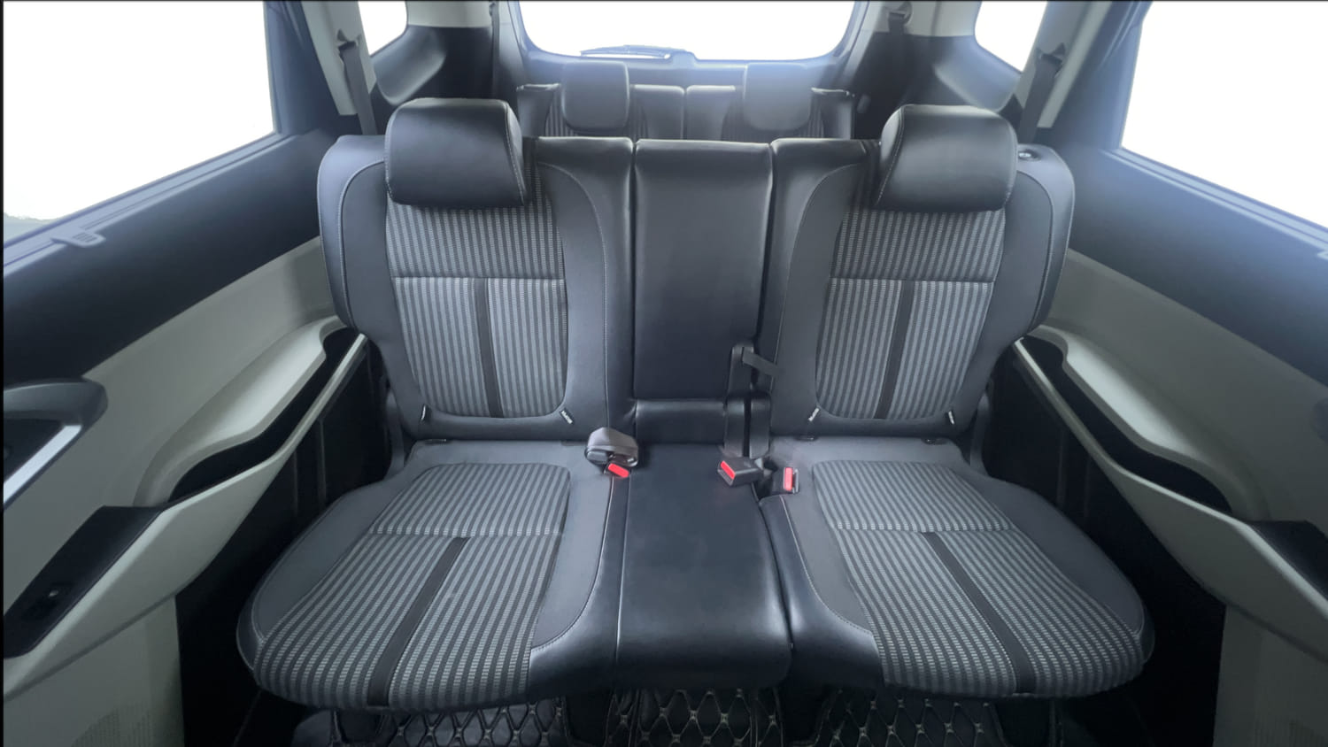 Used 2022 Kia Carens Prestige Plus 1.4 Petrol MT 7 STR Petrol Manual interior REAR SEAT CONDITION VIEW