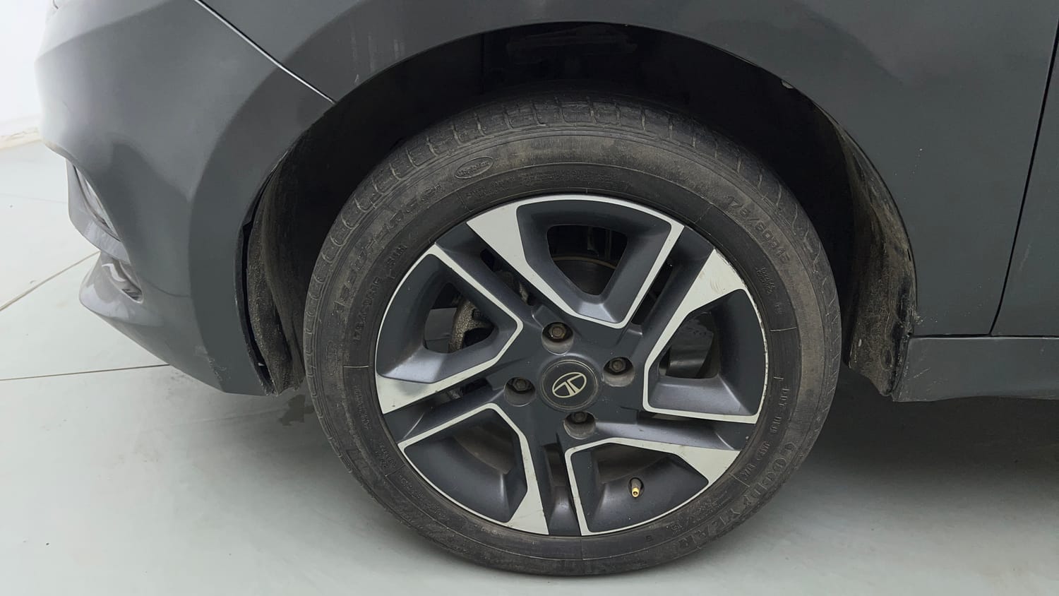 Used 2020 Tata Tiago XZ Plus Petrol Manual tyres LEFT FRONT TYRE RIM VIEW