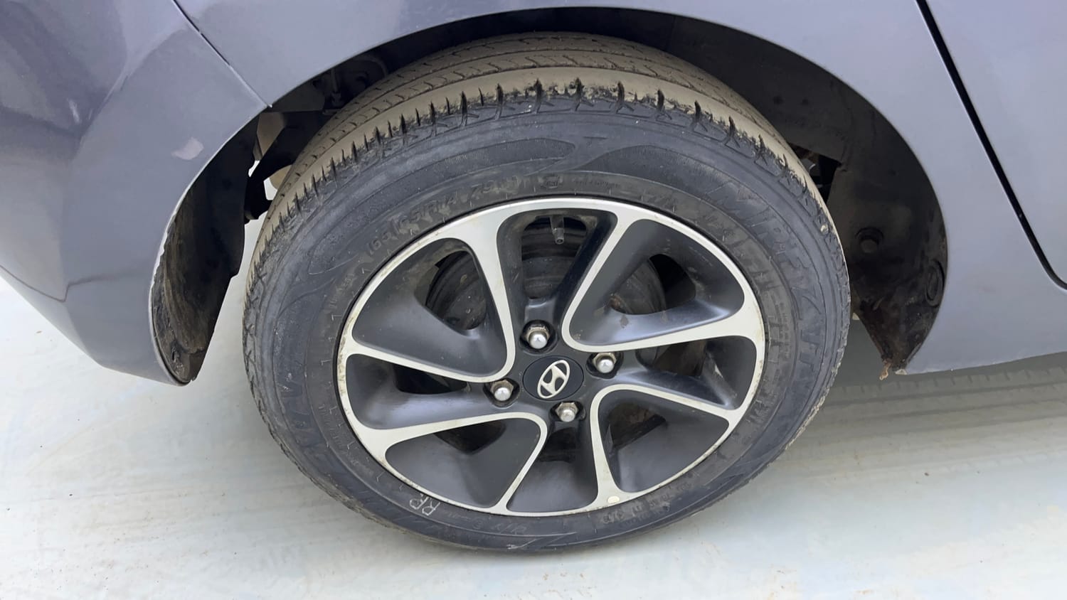 Used 2017 Hyundai Grand i10 Asta 1.2 Kappa VTVT Petrol Manual tyres RIGHT REAR TYRE RIM VIEW