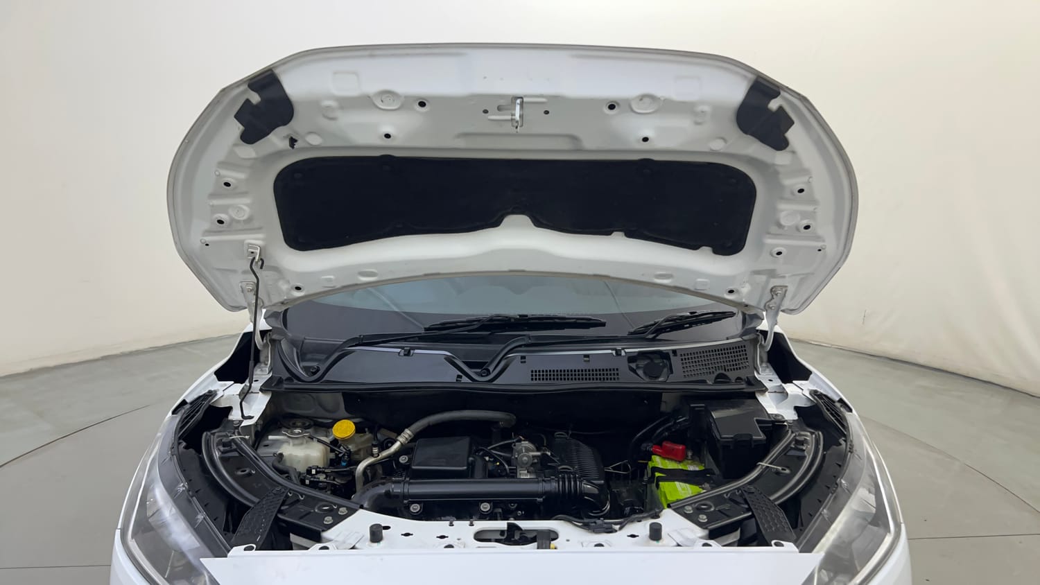 Used 2023 Nissan Magnite XV Petrol Manual engine ENGINE & BONNET OPEN FRONT VIEW