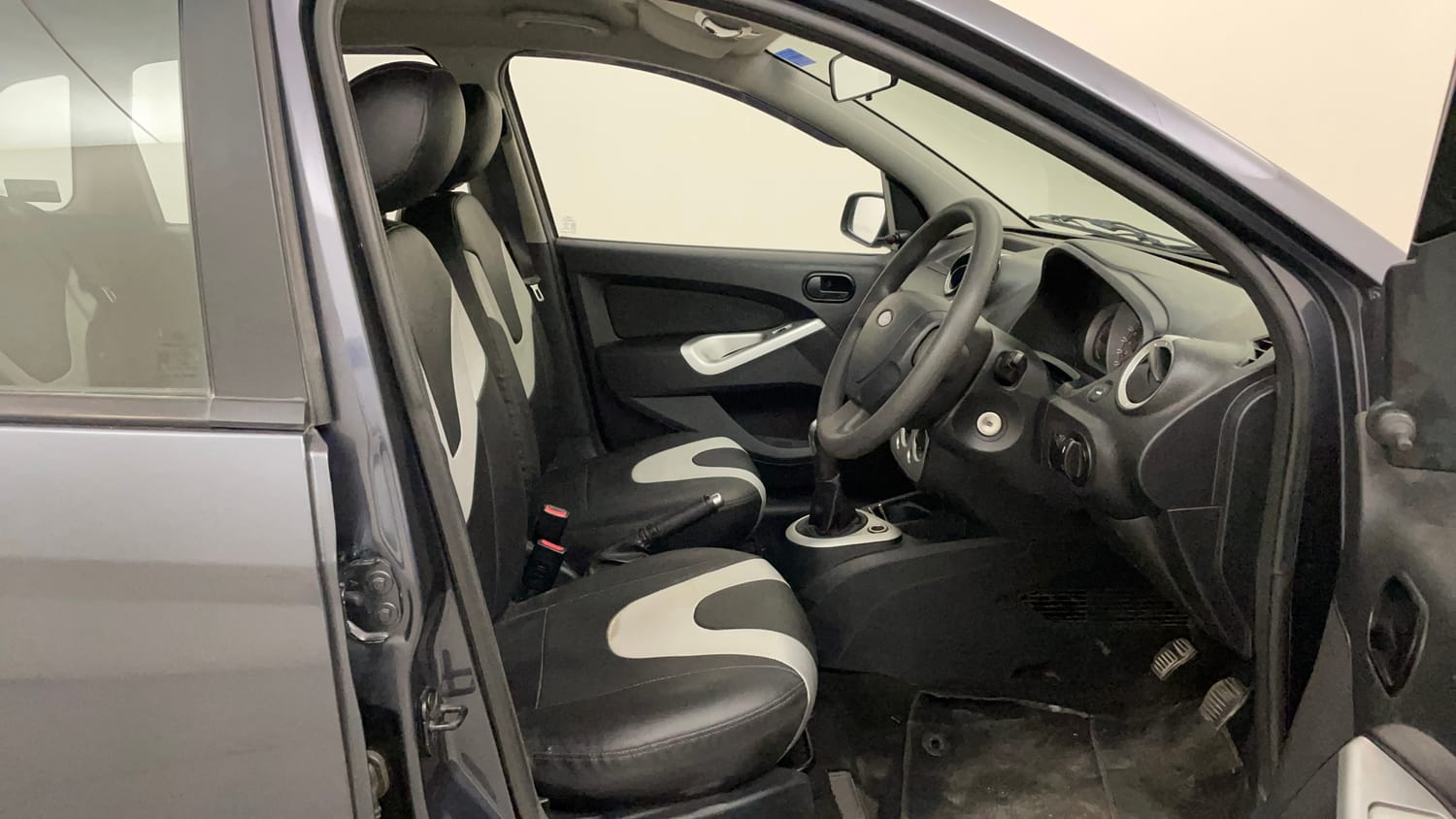 Used 2013 Ford Figo Duratec Petrol ZXI 1.2 Petrol Manual interior RIGHT SIDE FRONT DOOR CABIN VIEW