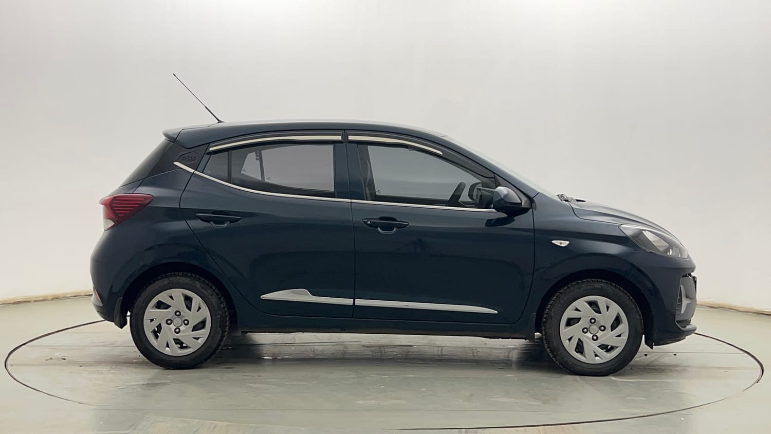 Used 2025 Hyundai Grand i10 Nios Magna 1.2 Kappa Petrol Manual exterior RIGHT SIDE VIEW