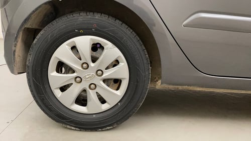 Used 2012 Hyundai i10 Sportz 1.2 Kappa2 Petrol Manual tyres RIGHT REAR TYRE RIM VIEW