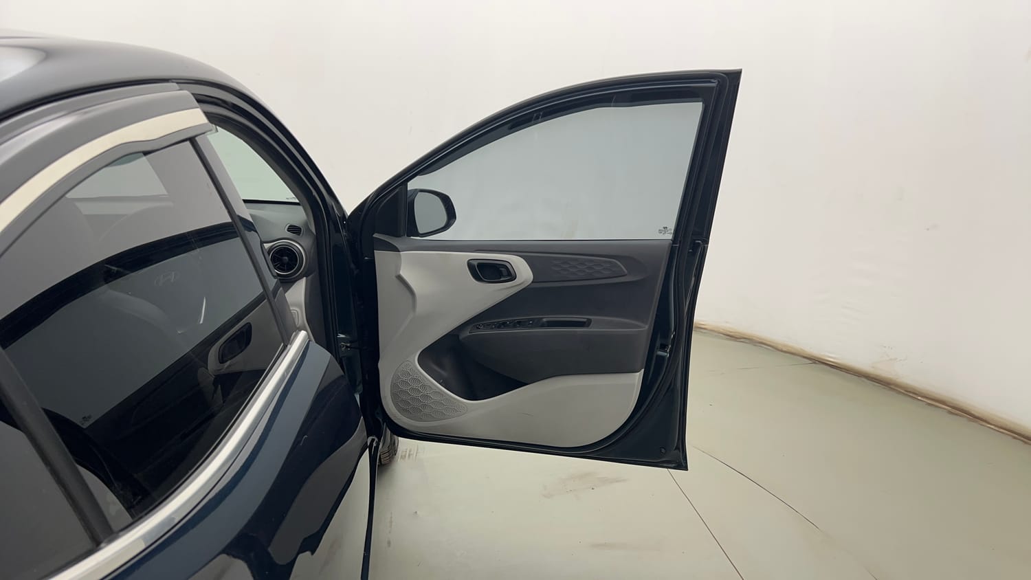 Used 2025 Hyundai Grand i10 Nios Magna 1.2 Kappa Petrol Manual interior RIGHT FRONT DOOR OPEN VIEW