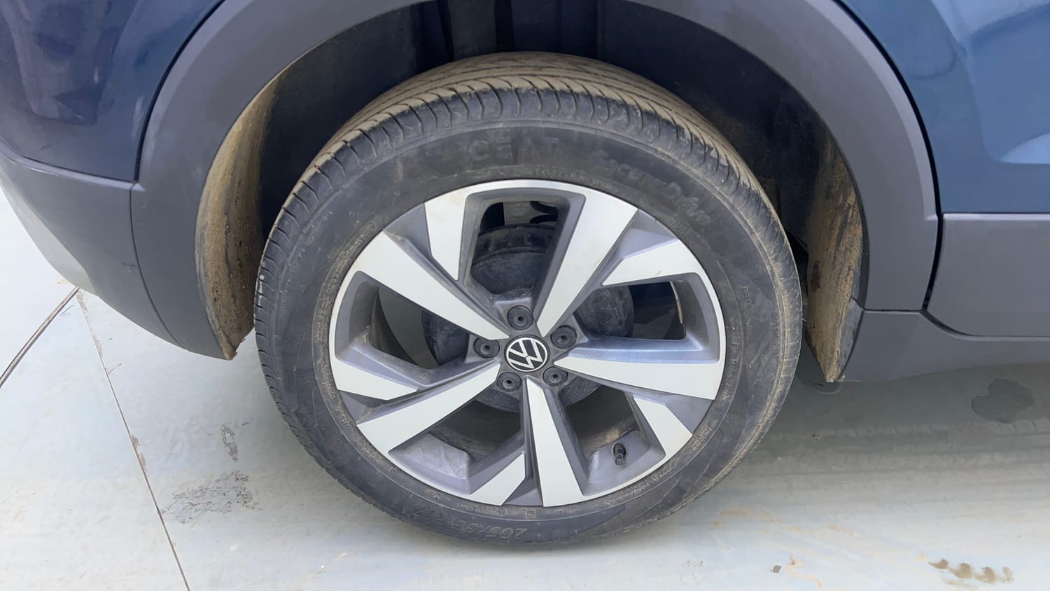 Used 2025 Volkswagen Taigun Topline 1.0 TSI AT Petrol Automatic tyres RIGHT REAR TYRE RIM VIEW