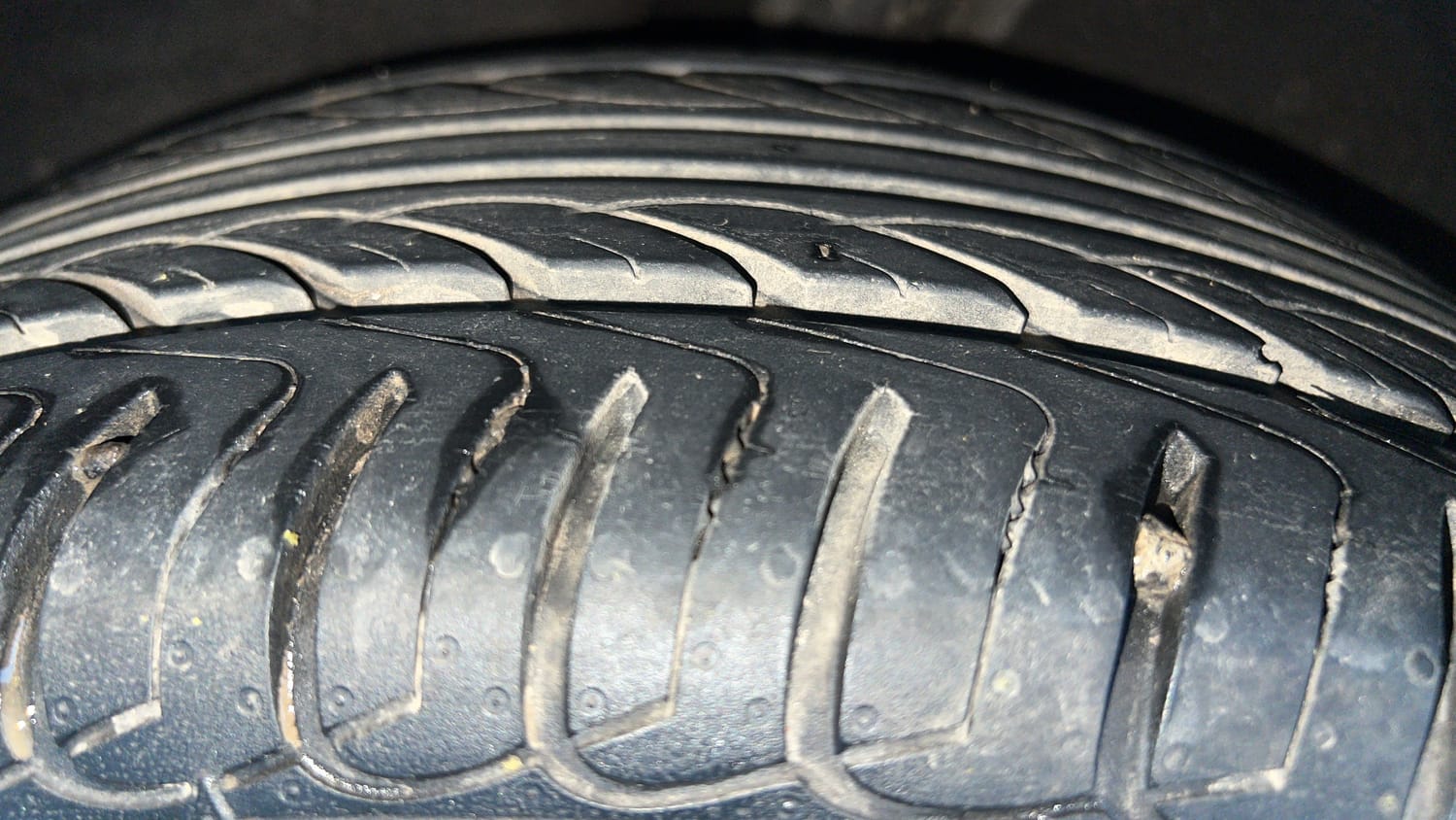 Used 2017 Ford EcoSport Titanium 1.5L Ti-VCT Petrol Manual tyres RIGHT REAR TYRE TREAD VIEW