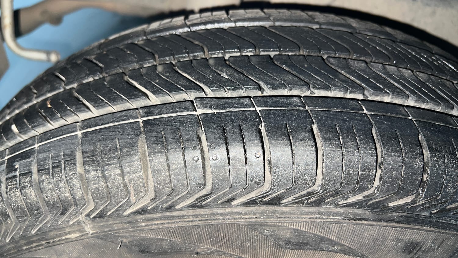 Used 2017 Maruti Suzuki Swift LXi (O) Petrol Manual tyres RIGHT REAR TYRE TREAD VIEW