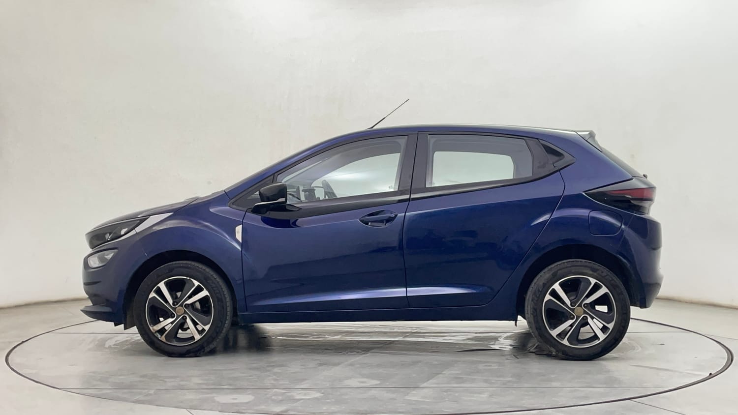 Used 2023 Tata Altroz XZ Plus Petrol Petrol Manual exterior LEFT SIDE VIEW