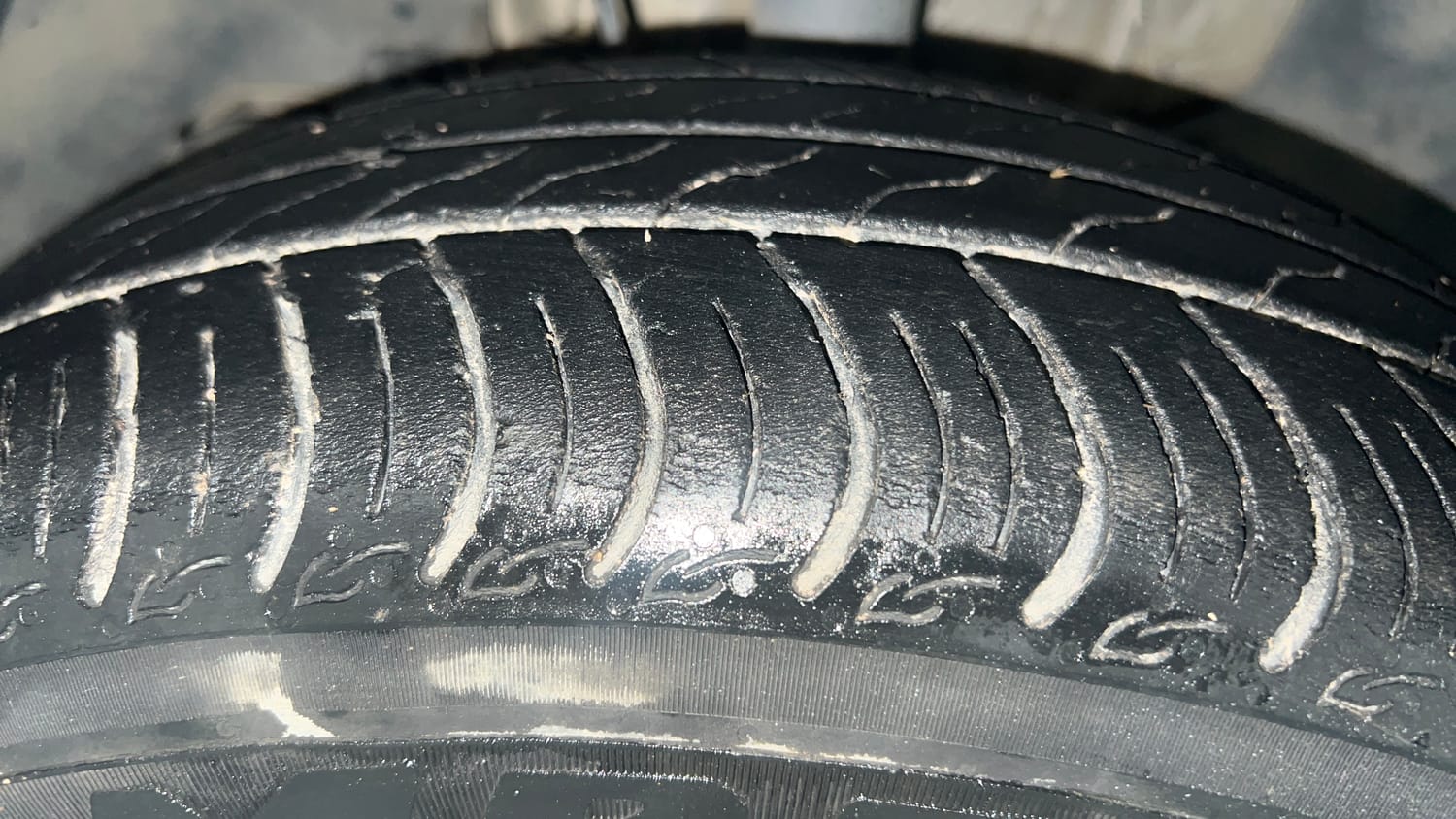 Used 2019 Tata Tiago Revotron XZ w/o Alloy Petrol Manual tyres LEFT FRONT TYRE TREAD VIEW