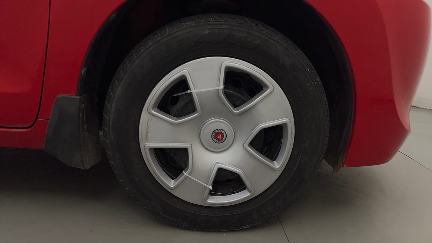 Used 2018 Maruti Suzuki Baleno Delta 1.2 AT Petrol Automatic tyres RIGHT FRONT TYRE RIM VIEW