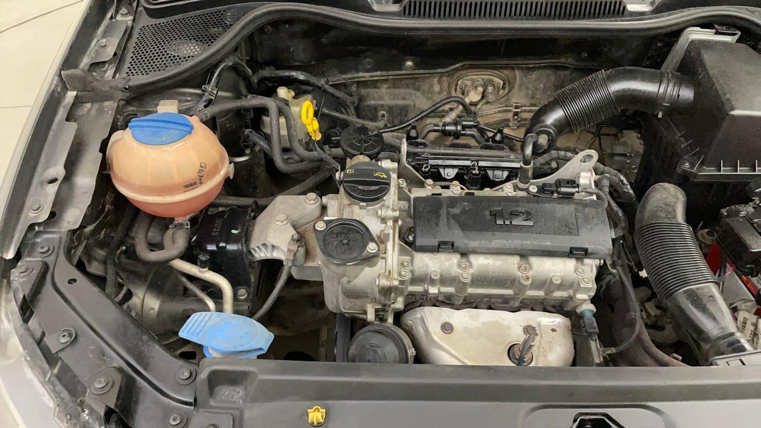 Used 2014 Volkswagen Polo Highline1.2L (P) Petrol Manual engine ENGINE RIGHT SIDE VIEW