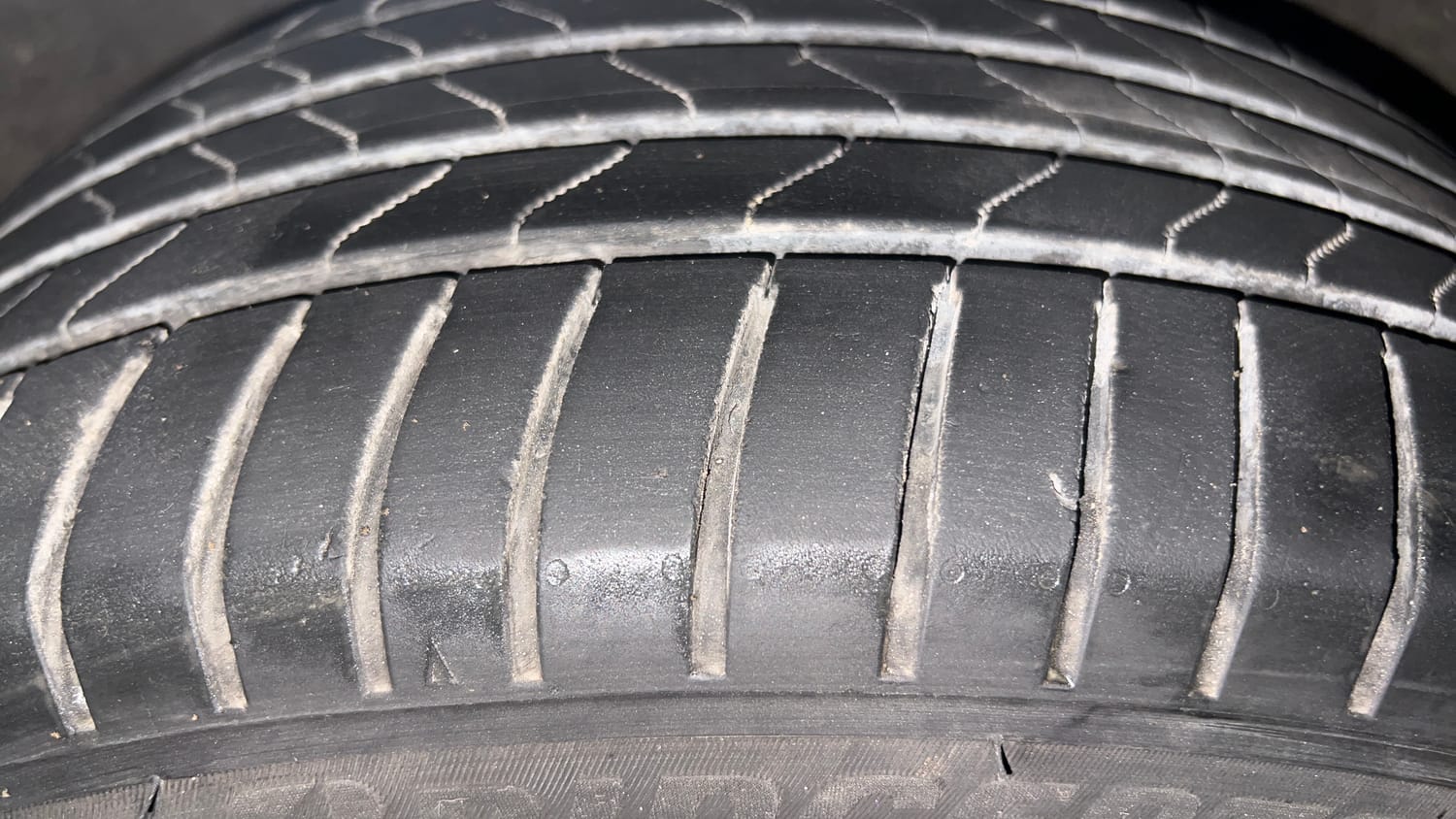 Used 2018 Skoda Octavia 1.8 TSI L&K Petrol Automatic tyres RIGHT FRONT TYRE TREAD VIEW