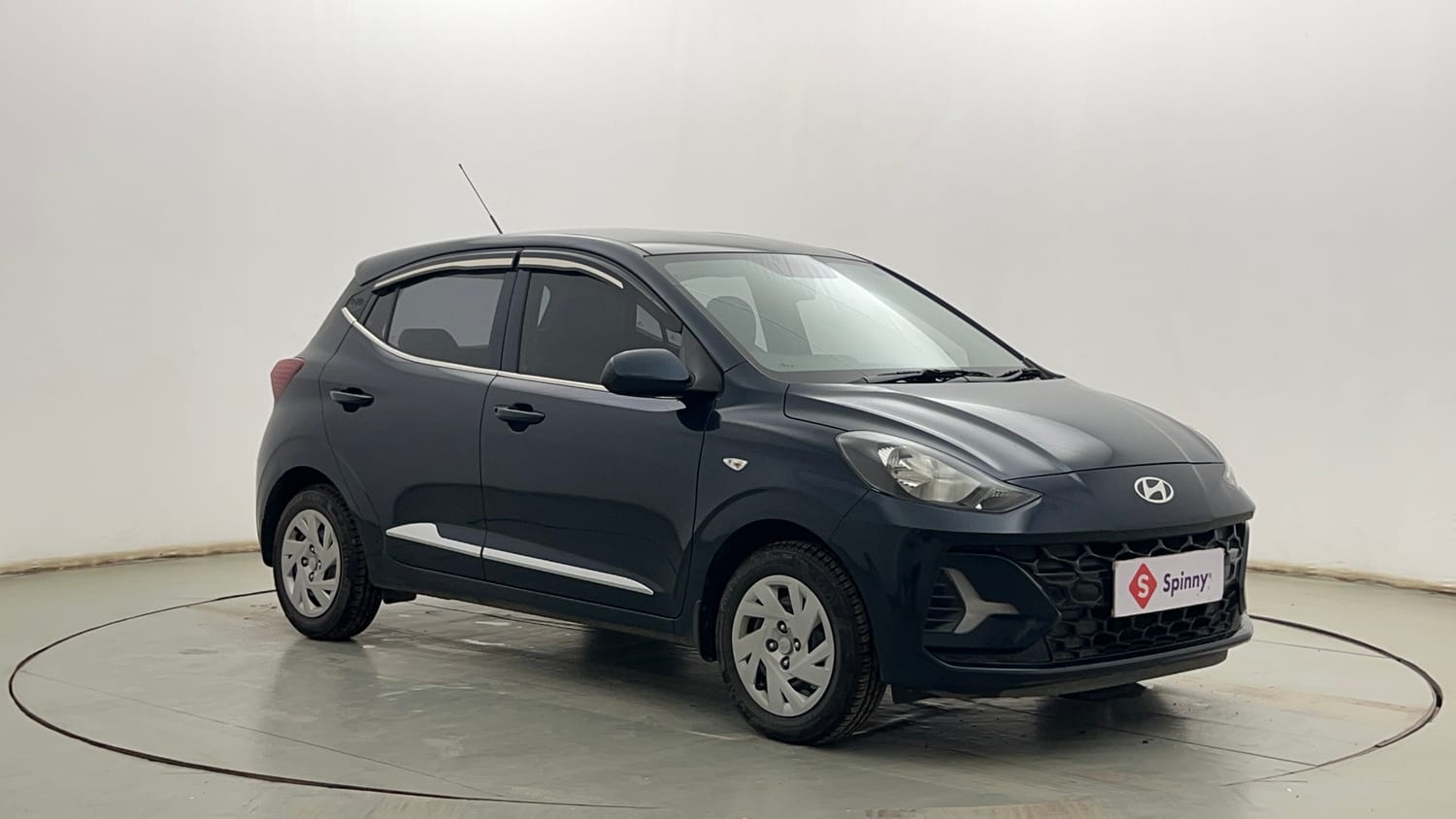Used 2025 Hyundai Grand i10 Nios Magna 1.2 Kappa Petrol Manual exterior RIGHT FRONT CORNER VIEW