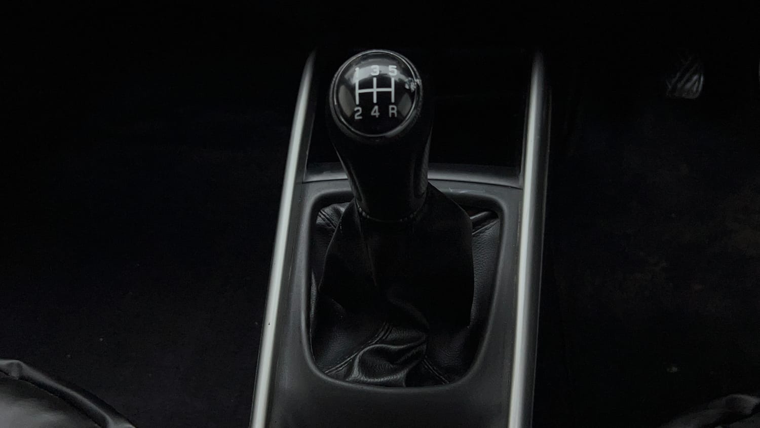 Used 2017 Maruti Suzuki Baleno Delta 1.2 Petrol Manual interior GEAR  KNOB VIEW