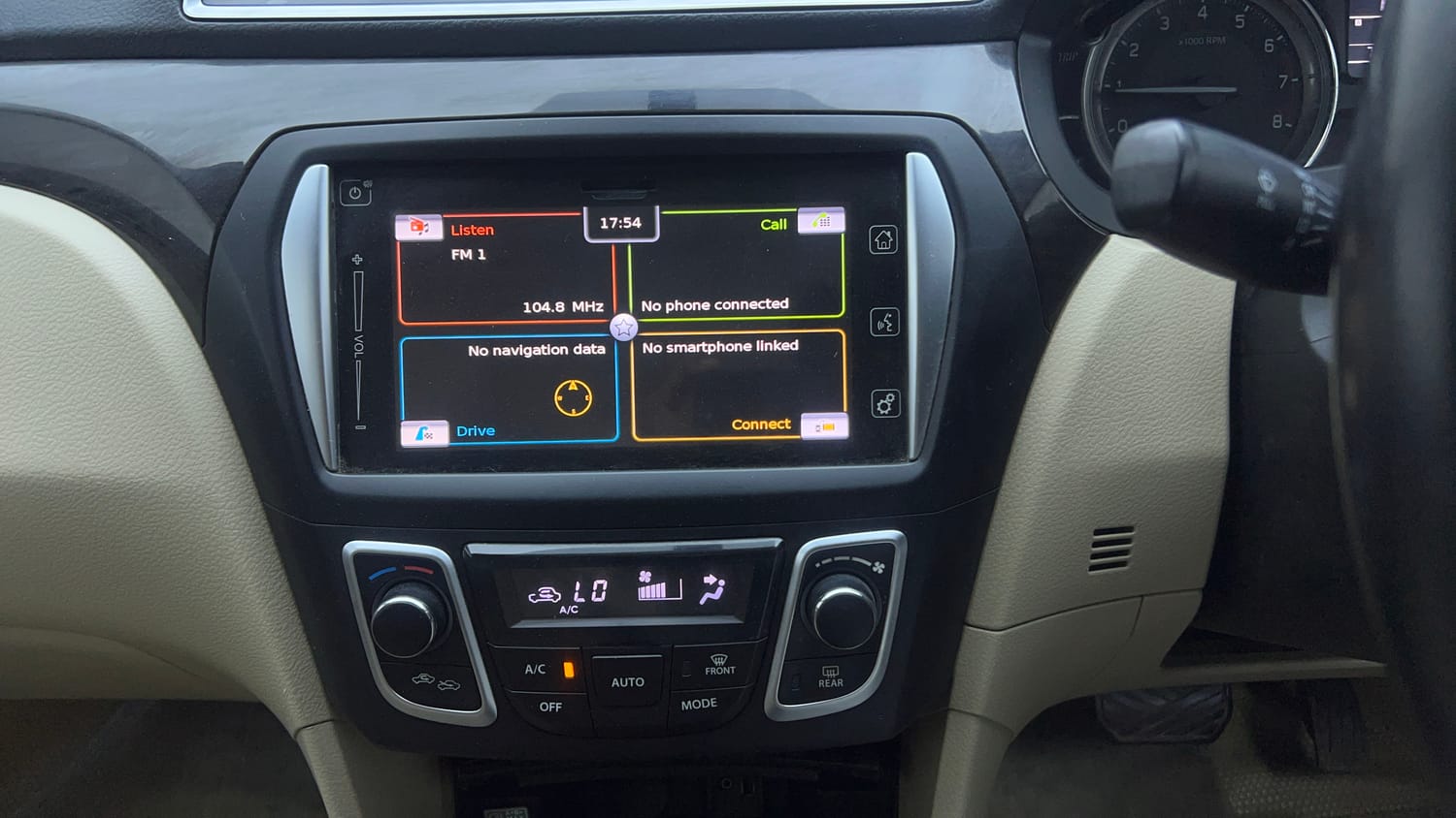Used 2017 Maruti Suzuki Ciaz Alpha 1.4 AT Petrol Automatic top_features Integrated (in-dash) music system