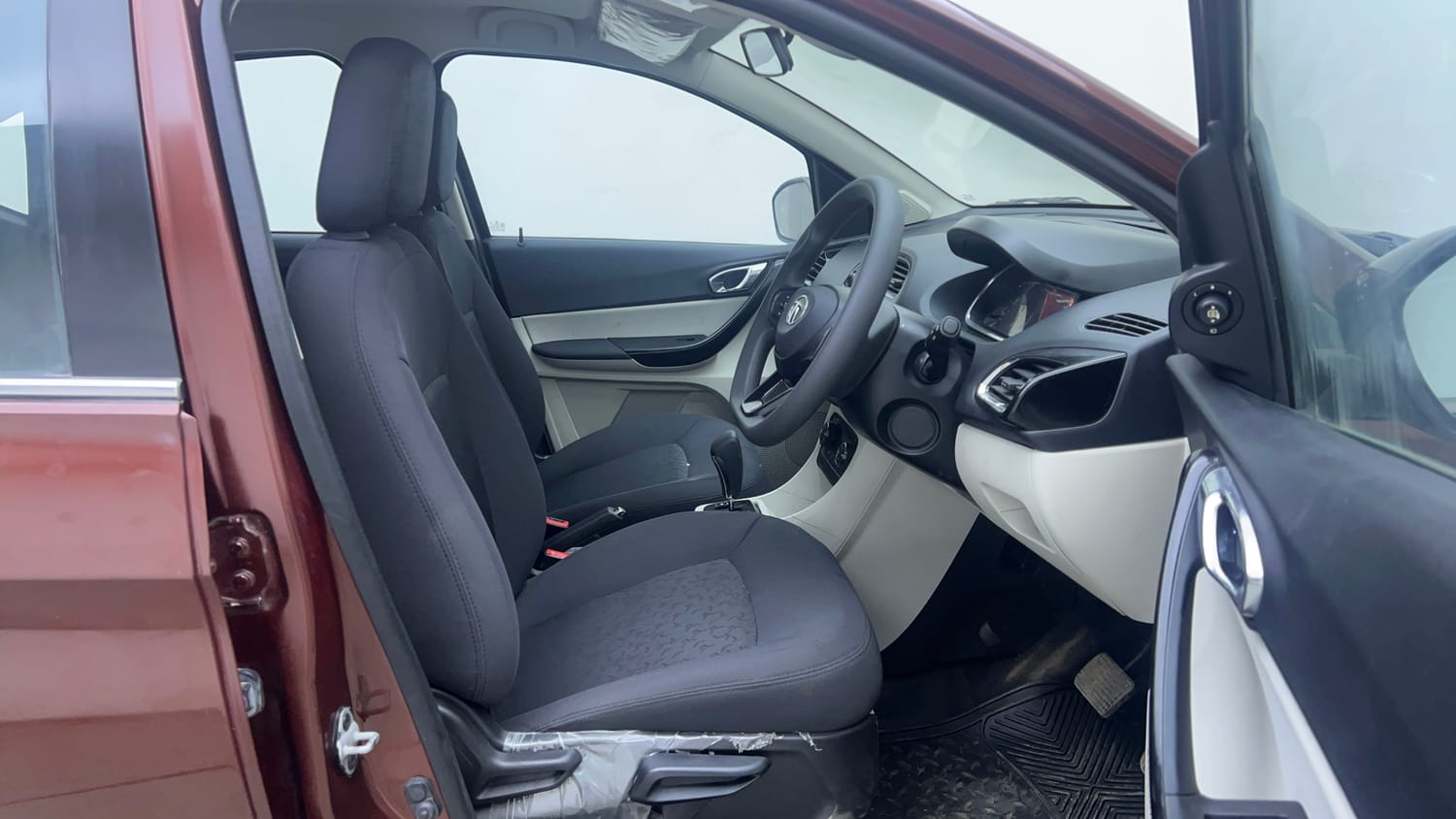 Used 2022 Tata Tigor XZA Plus Dual Tone Petrol Automatic interior RIGHT SIDE FRONT DOOR CABIN VIEW