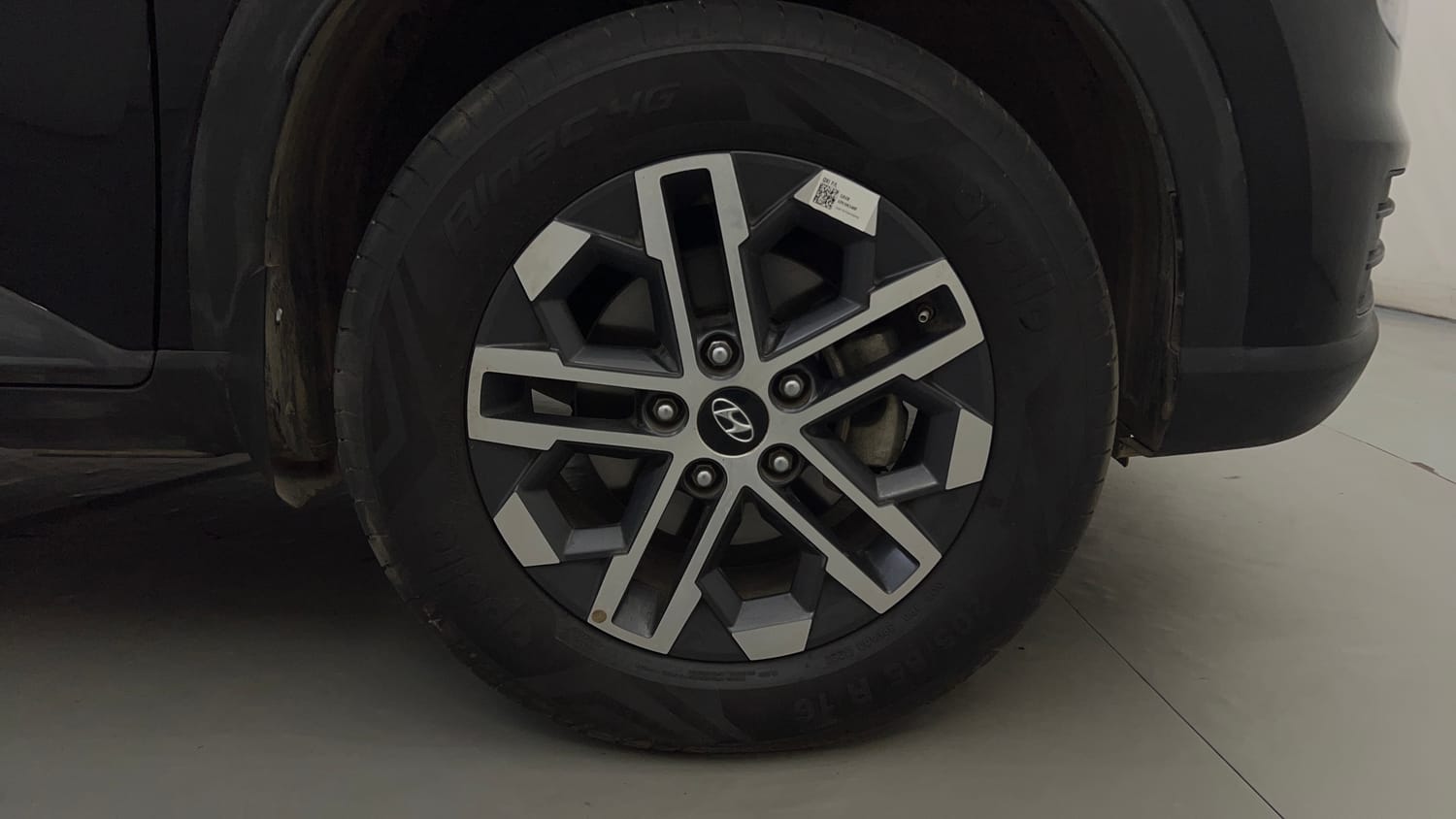 Used 2022 Hyundai Venue SX 1.2 Petrol Petrol Manual tyres RIGHT FRONT TYRE RIM VIEW