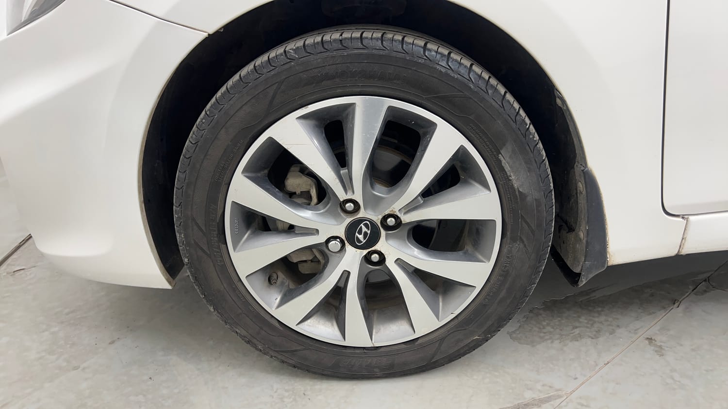 Used 2015 Hyundai Verna Fluidic 1.6 VTVT SX Petrol Manual tyres LEFT FRONT TYRE RIM VIEW