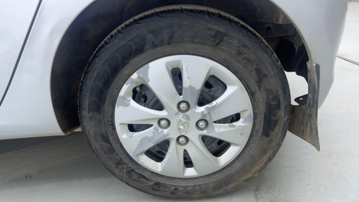 Used 2012 Hyundai i10 Sportz 1.2 AT Kappa2 Petrol Automatic tyres LEFT REAR TYRE RIM VIEW
