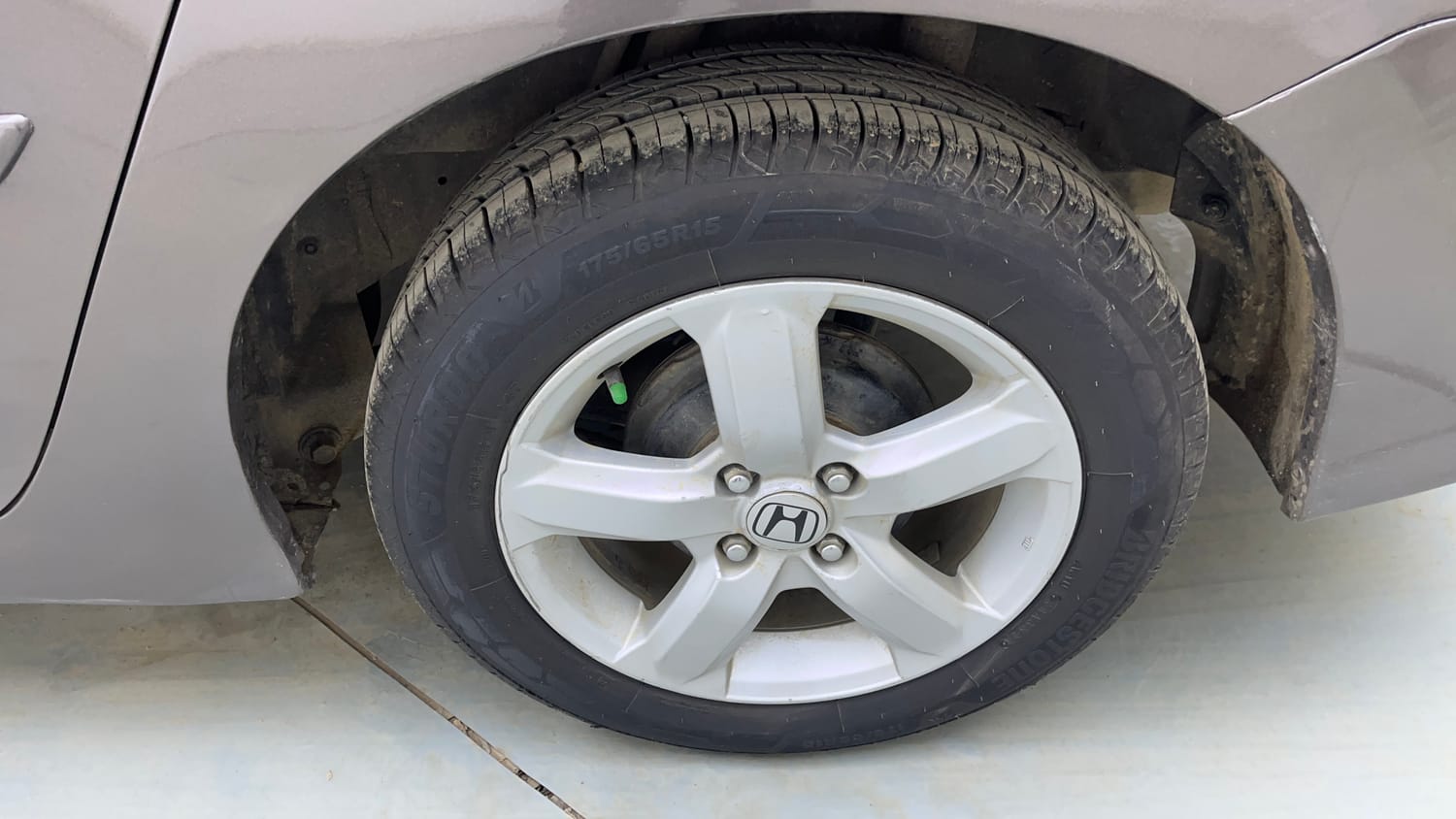 Used 2011 Honda City 1.5 V AT Petrol Automatic tyres LEFT REAR TYRE RIM VIEW