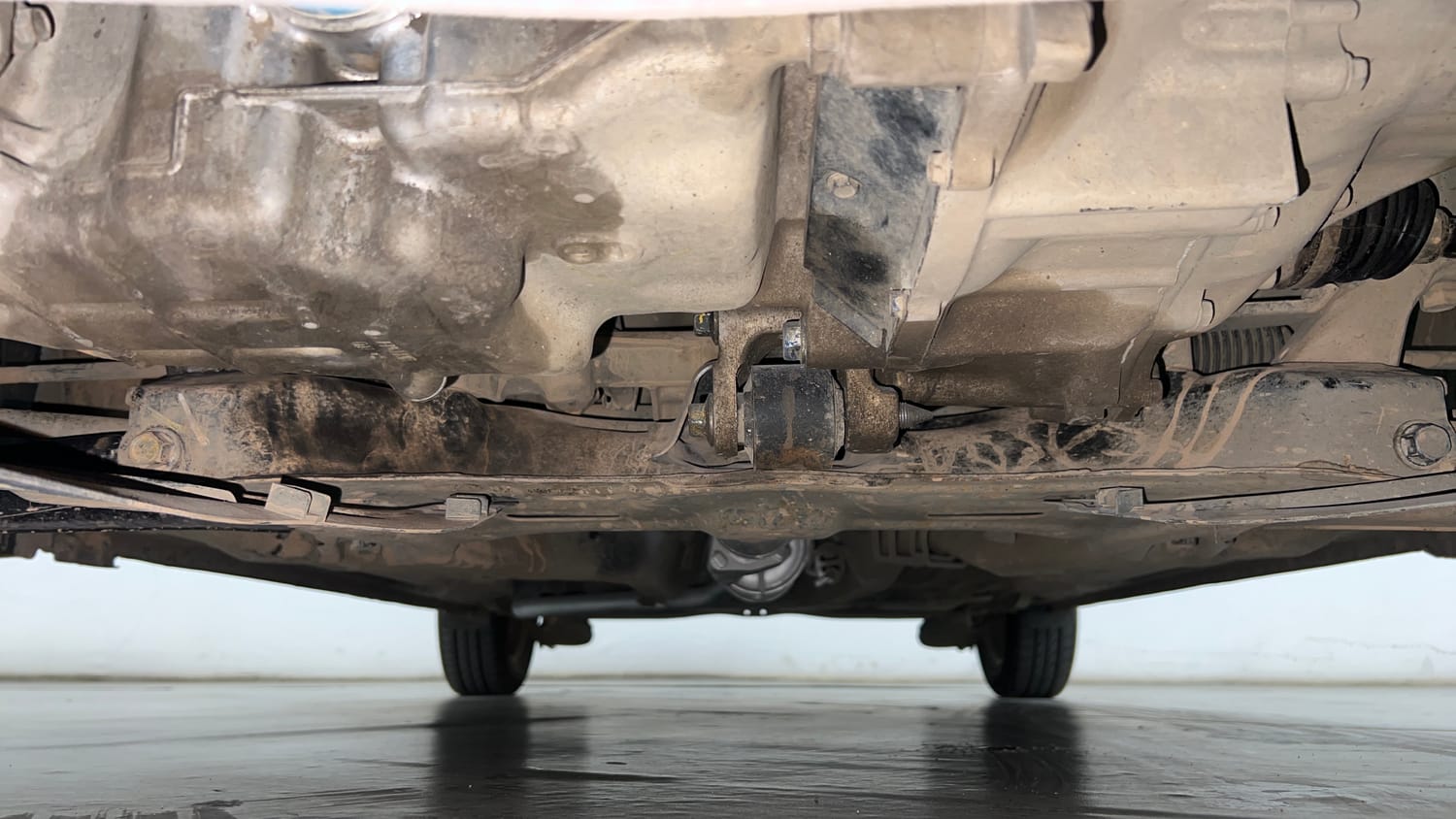 Used 2015 Honda Amaze 1.2 S i-VTEC Petrol Manual extra FRONT LEFT UNDERBODY VIEW