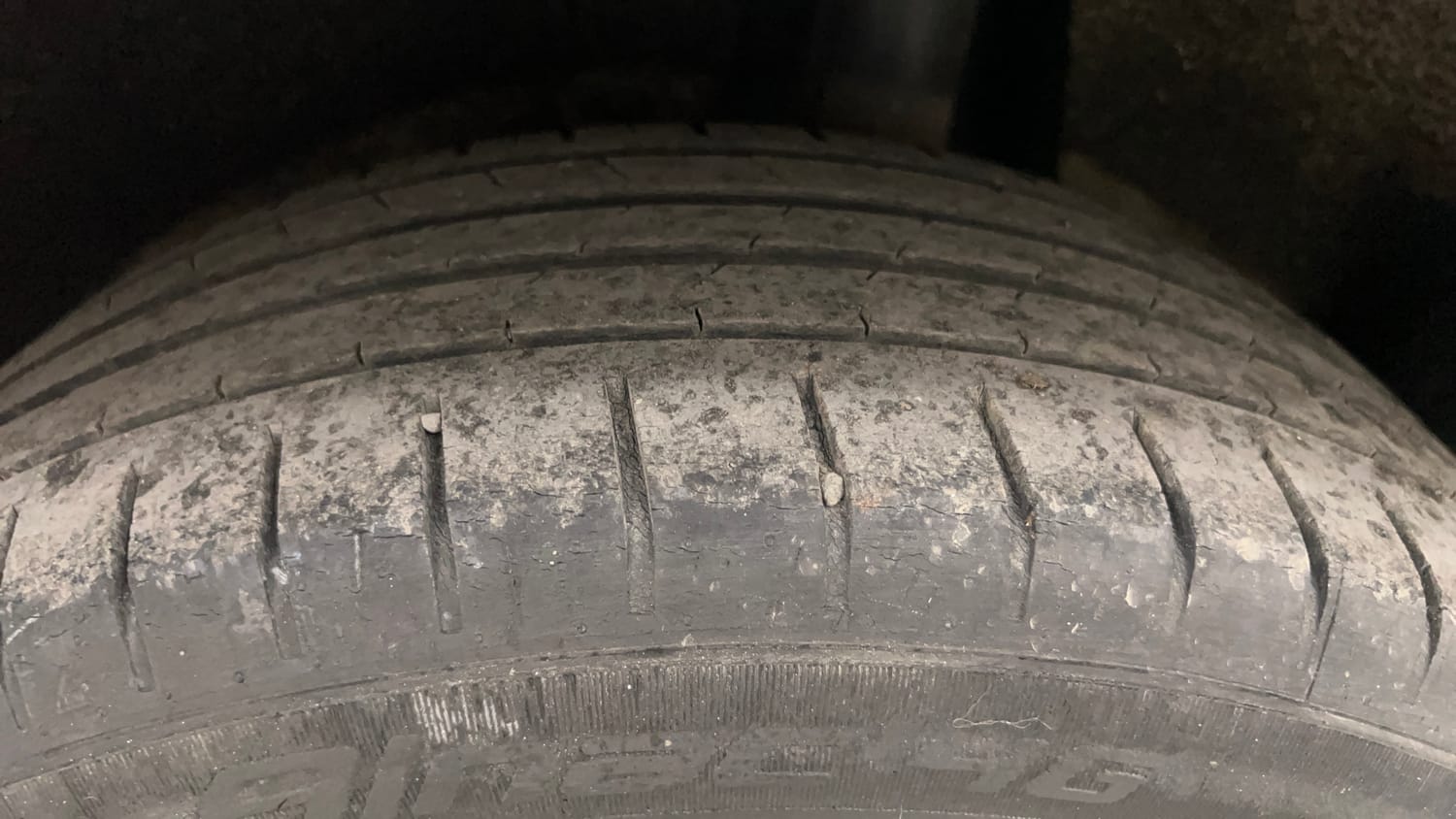 Used 2016 null Petrol Manual tyres LEFT REAR TYRE TREAD VIEW